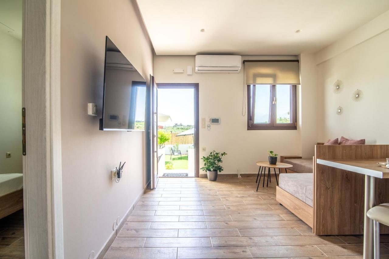Cozy House With Pool Near Beach Gazi 외부 사진